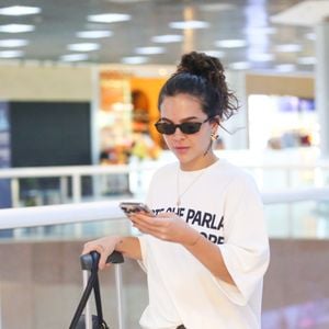 Mel Maia foi fotografada por um paparazzo na tarde desta segunda-feira (08)