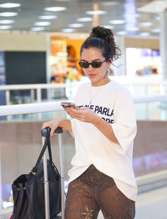 Mel Maia foi fotografada por um paparazzo na tarde desta segunda-feira (08)