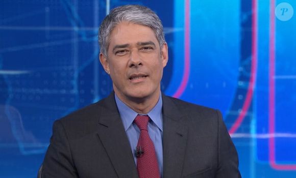 William Bonner, que antes aparecia apenas sem barba na televisão, deixou ela crescer