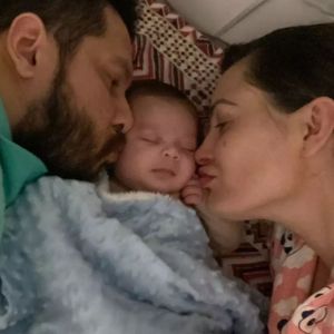 Andressa Urach compartilha foto rara com ex-marido e filho, mas decide arquivar