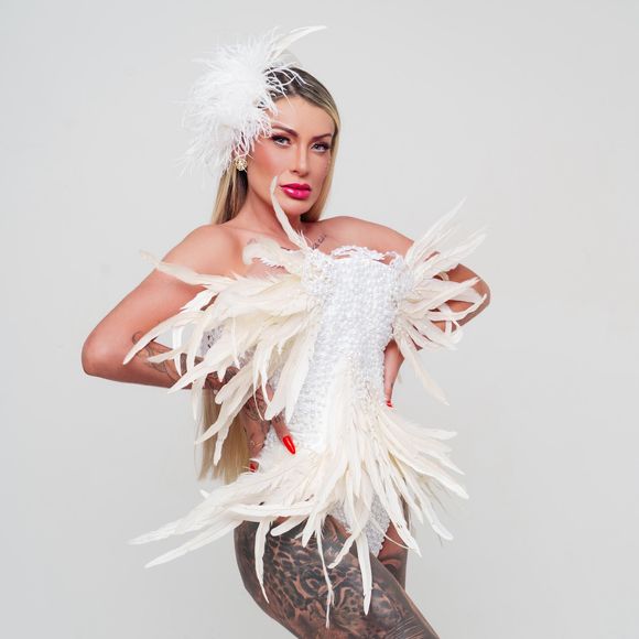 Andressa Urach concedeu entrevista ao Purepeople para falar do Carnaval