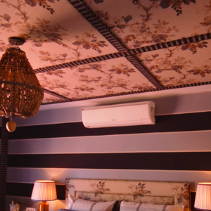 Chay Suede mostrou o quarto que dorme com a esposa, que chama atenção pelas decorações