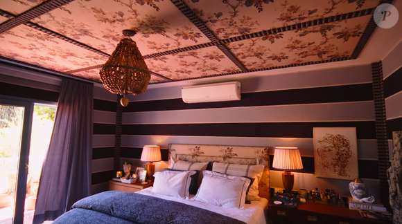 Chay Suede mostrou o quarto que dorme com a esposa, que chama atenção pelas decorações