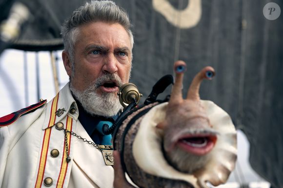 Vincent Regan interpreta Monkey D. Garp em 'One Piece'. O personagem é vice-almirante da Marinha e avô de Luffy, dividido entre o afeto pela família e seu dever com a ordem