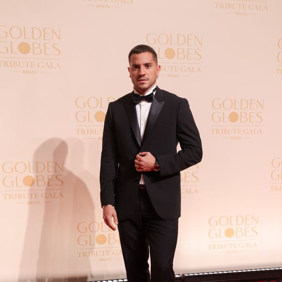 O ator André Lamoglia também apostou no basico que não dá errado, mas não deixou de estar elegante para o evento inédito