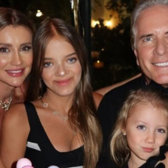 Com direito a esculturas de fios de luz, Rafaella Justus expõe decoração de natal luxuosa da mansão de Roberto Justus