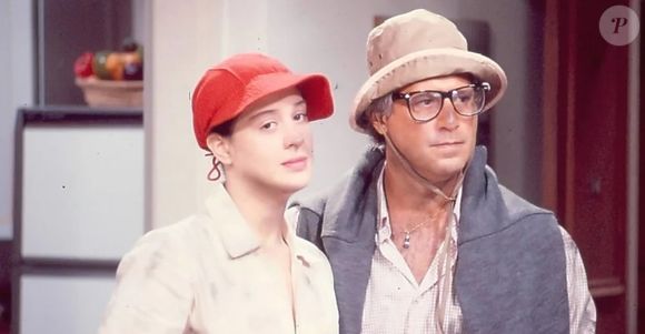 Renato Maia (Daniel Filho) coloca Adriana (Claudia Raia) e Caio (Antonio Fagundes) em sua mira ao invadir uma ilha na novela 'Rainha da Sucata'