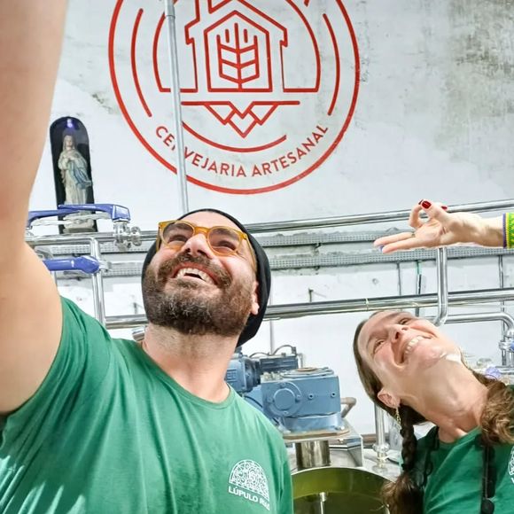 Thiago Lacerda lançou, em parceria o mestre cervejeiro Leonardo Botto, a cerveja artesanal Riad, com lúpulo colhido na fazenda do ator