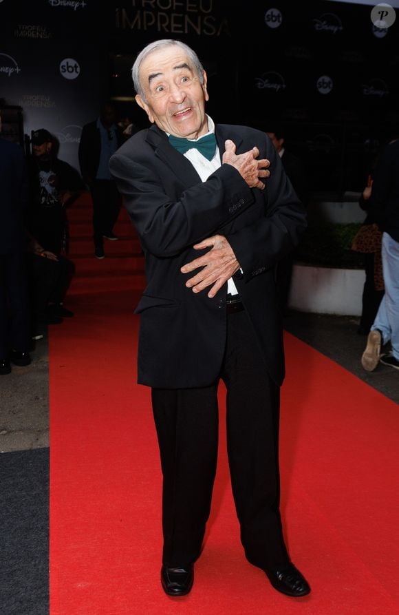 Comediante Ivo Holanda marca presença, nesta quarta-feira (23), na 55ª edição do Troféu Imprensa, em São Paulo, após a morte de eterno patrão Silvio Santos