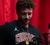 Durante relação sexual com a esposa, Diogo percebeu que o piercing havia se enrolado e causado o ferimento.