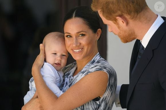 Segundo as informações reunidas sobre a residência, Príncipe Harry, Meghan Markle e o filho do casal, Archie, estiveram na mansão de Elton John em Nice em 2019