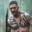 'É como se todo o meu corpo estivesse se desintegrando agora': Tom Hardy, aos 48 anos, admite desgaste físico causado pelos filmes de ação