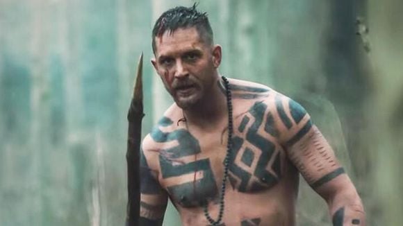 'É como se todo o meu corpo estivesse se desintegrando agora': Tom Hardy, aos 48 anos, admite desgaste físico causado pelos filmes de ação