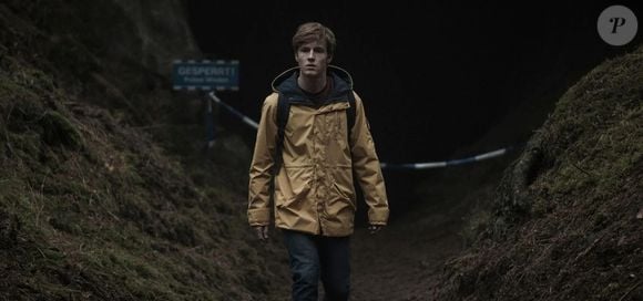 'DARK' é uma das séries de ficção científica mais aclamadas da Netflix, com uma trama que mistura desaparecimentos misteriosos, viagens no tempo e segredos de família