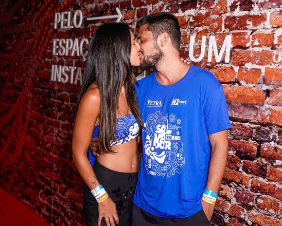 Bruno Gissoni e Yanna Lavigne deram beijo no Carnaval de Salvador