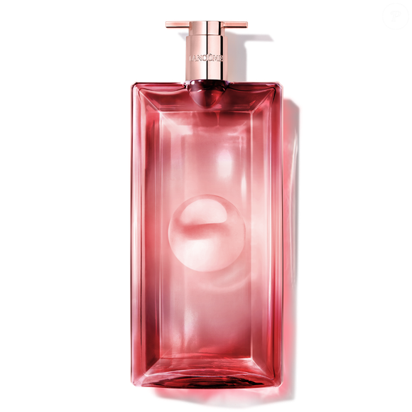 O perfume Idôle Power mistura notas de rosa, maçã açucarada e sândalo para criar uma fragrância poderosa e refinada.