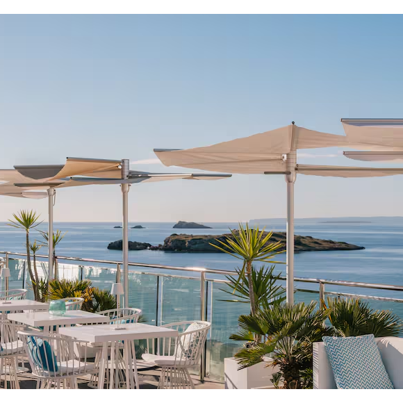 Hotel de luxo de Lionel Messi em Ibiza chama atenção por fachada art déco, rooftop exclusivo e localização em um dos destinos mais luxuosos da Europa