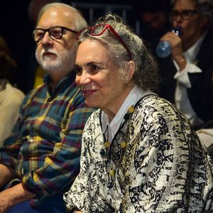 Regina Duarte perdeu primeiro capítulo da nova versão da novela 'Vale Tudo' para prestigiar a filha, Gabriela Duarte, no teatro