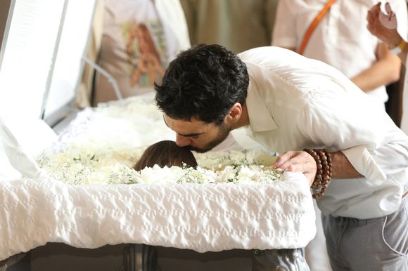 Com Preta Gil no caixão, Caio Blat deu adeus à ex-namorada, com quem se relacionou nos anos 2000