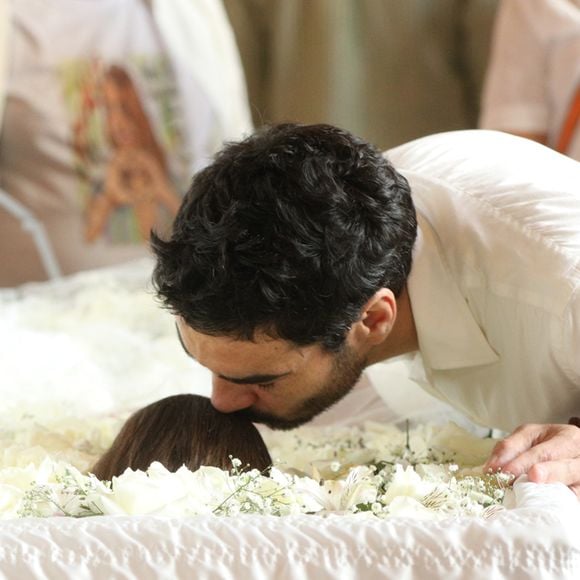 Com Preta Gil no caixão, Caio Blat deu adeus à ex-namorada, com quem se relacionou nos anos 2000