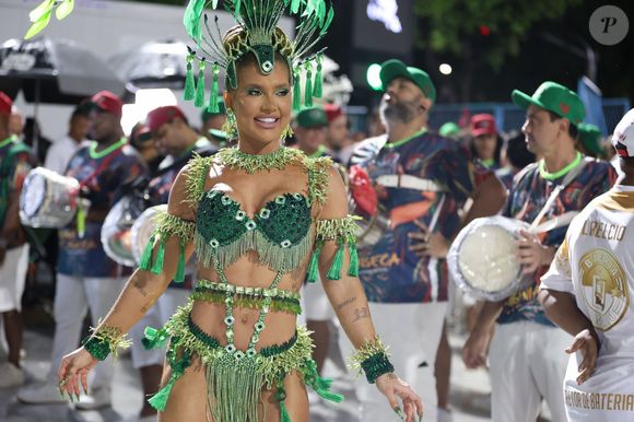 Para o desfile na Grande Rio, muitas pessoas pensaram que Virgínia pudesse fazer uma 'publi' com seu look