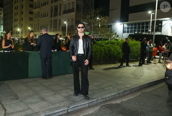 Danilo Mesquita, suposto 'atual' de Bruna Marquezine, escolheu look muito parecido com o de João Guilherme