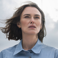 'A Mulher na Cabine 10': Netflix tropeça ao remover um dos elementos mais importantes da história original. Saiba qual é!