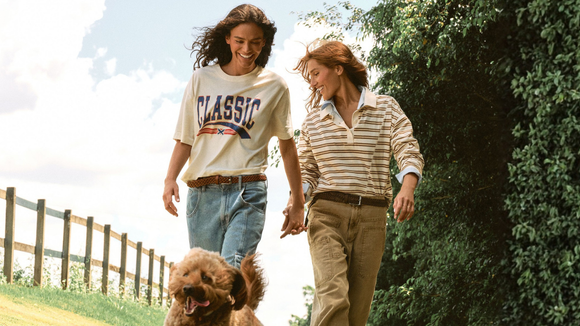 Nem mostarda, nem caramelo: os novos New Balance na cor 'curau de milho' são os tênis elegantes e confortáveis perfeitos para usar com calça jeans larga