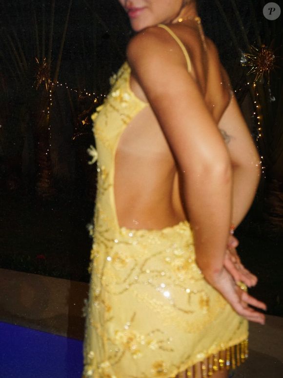 A atriz viveu meses marcados pelo luto após a morte da mãe, Débora, empresária encontrada sem vida em seu apartamento no Rio de Janeiro no fim de novembro.