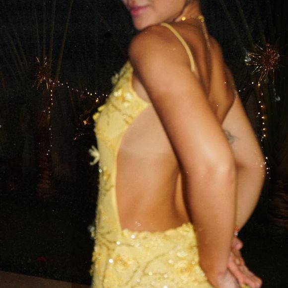 A atriz viveu meses marcados pelo luto após a morte da mãe, Débora, empresária encontrada sem vida em seu apartamento no Rio de Janeiro no fim de novembro.