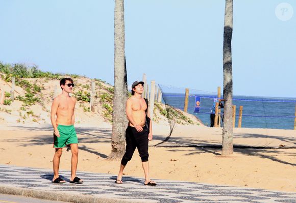Areia seca ou molhada? Especialista explica qual é a melhor para caminhar