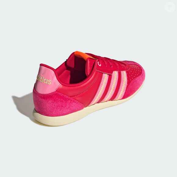 O Adidas Barreda Lo traduz em moda o brilho e a intensidade das frutas de IA que dominaram o feed nas últimas semanas