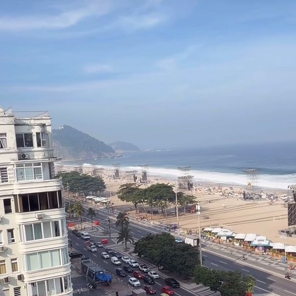 Show de Shakira em Copacabana entra em clima de tensão após atraso no transporte de figurinos mobilizar equipe da artista dias antes da apresentação, segundo relatos do stylist Nicolas Bru