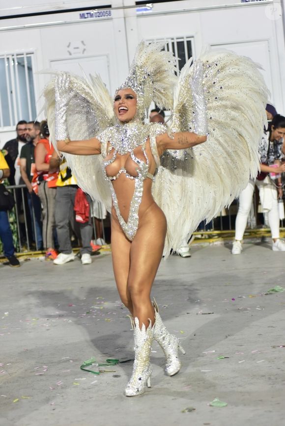 Rafa Kalimann fora do carnaval 2025 da Imperatriz: na foto, atriz como musa no desfile de 2024