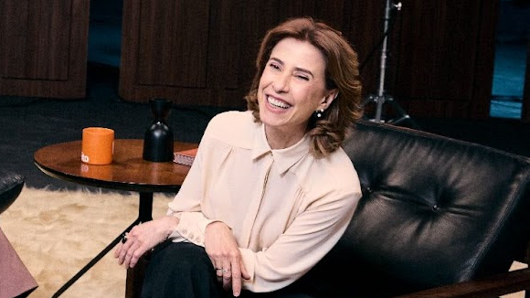 Hoje com fortuna milionária, Bianca Andrade, a Boca Rosa, aprendeu a economizar dinheiro de um jeito simples - e contou tudo para Fernanda Torres!