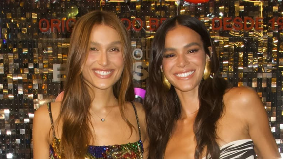 Conjunto de zebra e vestido colorido de miçangas: Bruna Marquezine e Sasha Meneghel gastam R$ 39 mil em looks grifados para o Carnaval de Salvador. Fotos!