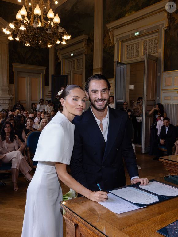 Thylane Blondeau e Ben Attal oficializaram a união em Paris. Descubra quem é a modelo francesa e veja por que seu vestido de noiva está dando o que falar