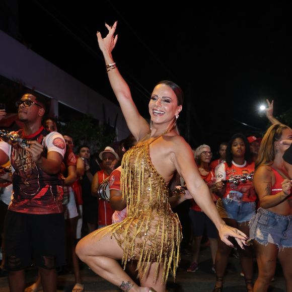 Carnaval 2025 com Viviane Araújo: A Rainha do Salgueiro marcou presença em mais um dia de ensaio de rua da escola.