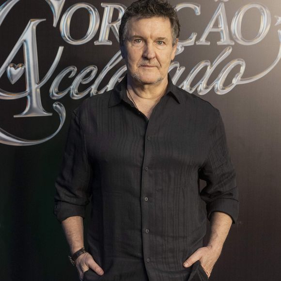 Walmir Santana (Antonio Calloni) - Pai adotivo de João Raul (Filipe Bragança), Walmir (Antonio Calloni) encontrou o bebê abandonado às margens do Caturama. Deu um jeito de adotá-lo e, contrariando todas as expectativas, foi um pai devotado. Quando ouviu João Raul cantar, ainda criança, decidiu que aquele seria o meio de o filho ter o que quisesse nessa vida.