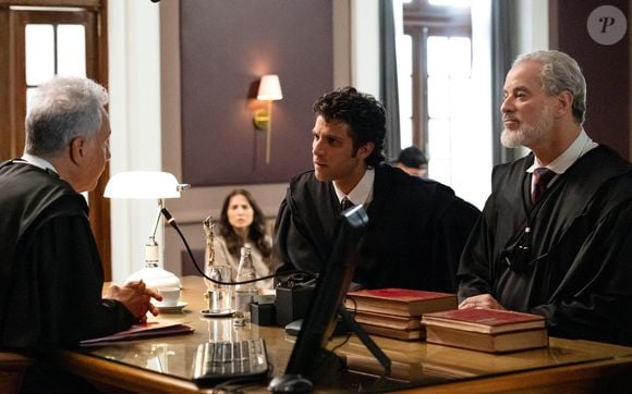 A decisão de Pedro também tem consequências importantes para a história de ‘Quem Ama Cuida’. Como advogado, ele poderia continuar atuando para levar a agressão adiante, mas sua escolha muda o rumo da situação.