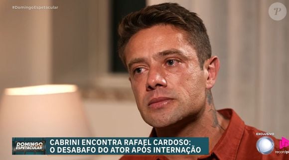 Rafael Cardoso chorou ao falar sobre seu vício em drogas e álcool