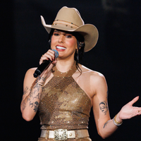 Ana Castela 'gosta de mulheres'? Reação da cantora após leitura de cartomante chama atenção: ‘De boadeira a caminhoneira’