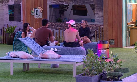 'BBB 25': Vitória Strada citou 'preconceito' sobre o reality durante conversa com Renata, João Pedro e Guilherme em festa de 18 de abril de 2025