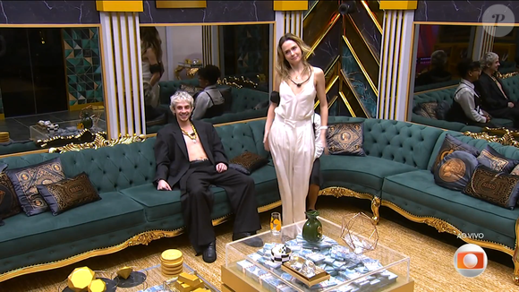 Ana Paula Renault escolheu um look todo branco para a grande final do ‘BBB 26’, na noite desta terça-feira (21)