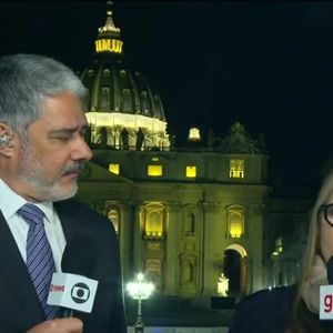 Ilze Scamparini mostrou-se desconfortável ao lado de William Bonner no 'JN' durante cobertura do conclave