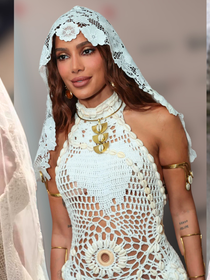Vestido de noiva estilo boho chic: Anitta, Isadora Cruz e Gabz em 'Coração Acelerado' usam looks de inspiração romântica; tendência com renda e crochê substitui o óbvio e transforma o 'estilo de vó' na maior aposta para 2026