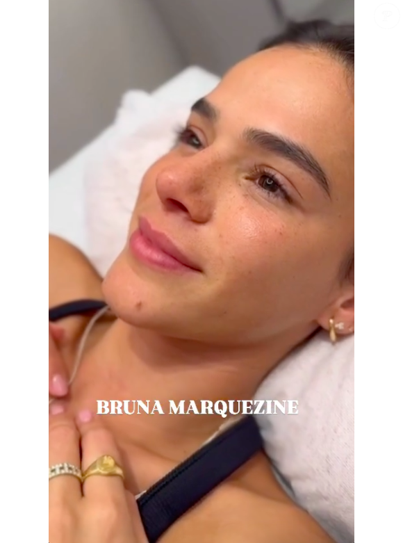 Pronta para curtir o réveillon com Shawn Mendes, Bruna Marquezine fez um procedimento nos cílios