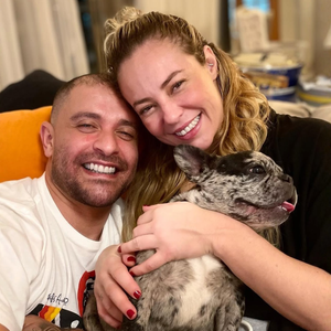 Com que vai ficar o cachorro? Antes da separação Paolla Oliveira e Diogo Nogueira adotaram juntos um bulldog francês
