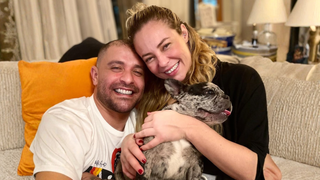 Com que vai ficar o cachorro? Antes da separação Paolla Oliveira e Diogo Nogueira adotaram juntos um bulldog francês