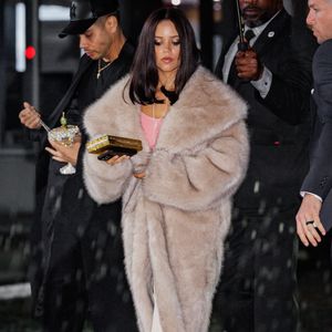 Jenna Ortega usou também o infame "vestido pelado" usado por Carrie na 1ª temporada